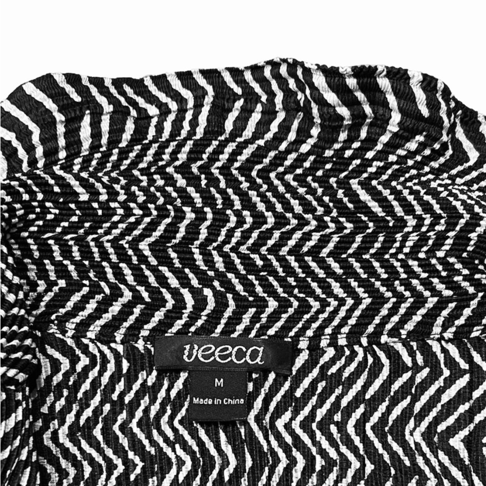 Veeca Ruffle Zebra Crinkle Jacket - Picture 3 of 3